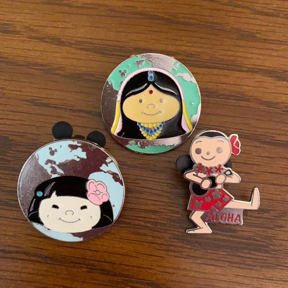 Disney Trading Pins - small world - Picture 1 of 1